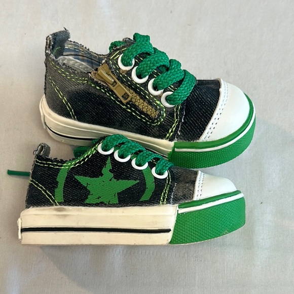 Twinkie-LIKE NEW Green and Black Sparkly Sneakers with Rubber Sole - Picture 3 of 8